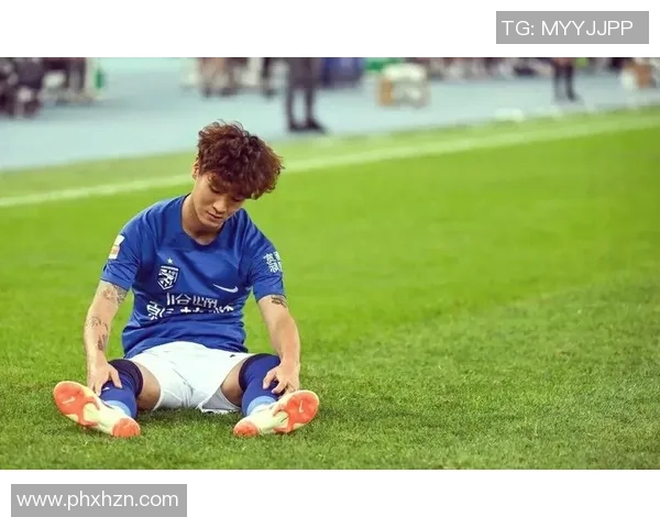 足球巨星重磅续约再掀波澜豪门球队未来格局或将因此改写